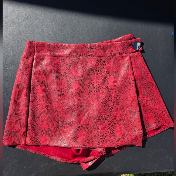 Haute Monde Pants - Haute Monde Red Snake Print Faux Leather Skort Size Large